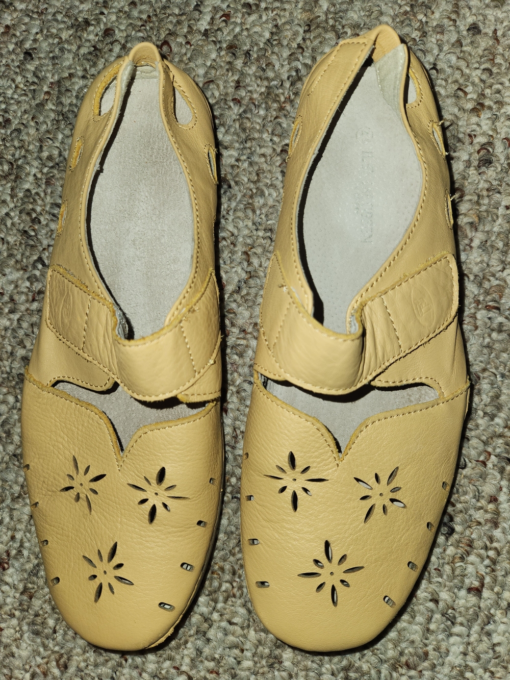 🍉Propet Chickadee Comfortable Cutout Flats